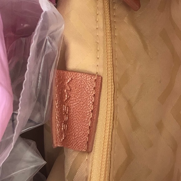 Delightfully peachy Via Spiga purse!! - Picture 3 of 7